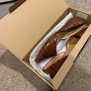 NWT Size 9 Zoe Crocodile-Embossed D’Orsay Flats